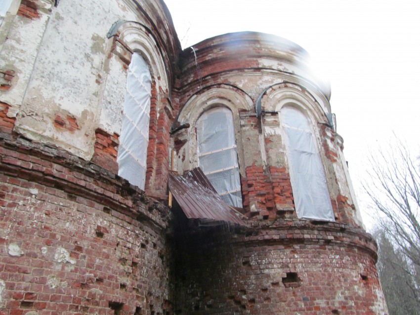 Церковь Троицы Живоначальной, Язвищи (Окуловский район, Новгородская область). архитектурные детали
