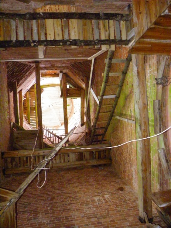 Церковь Троицы Живоначальной, Язвищи (Окуловский район, Новгородская область). интерьер и убранство, Колокольня изнутри