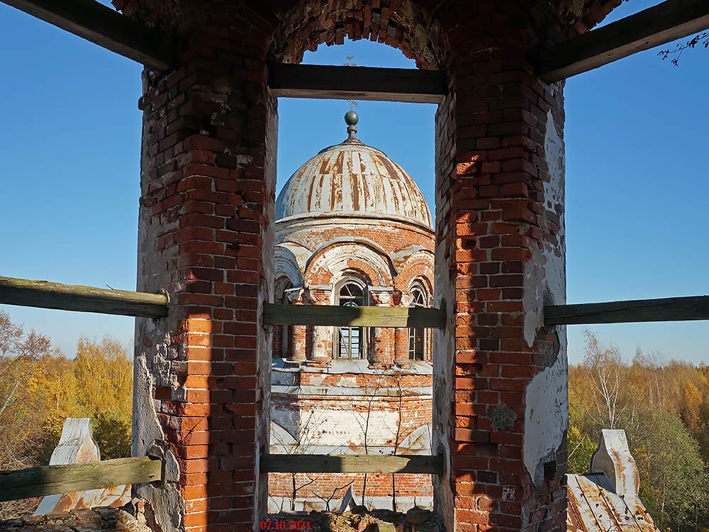 Церковь Троицы Живоначальной, Язвищи (Окуловский район, Новгородская область). архитектурные детали