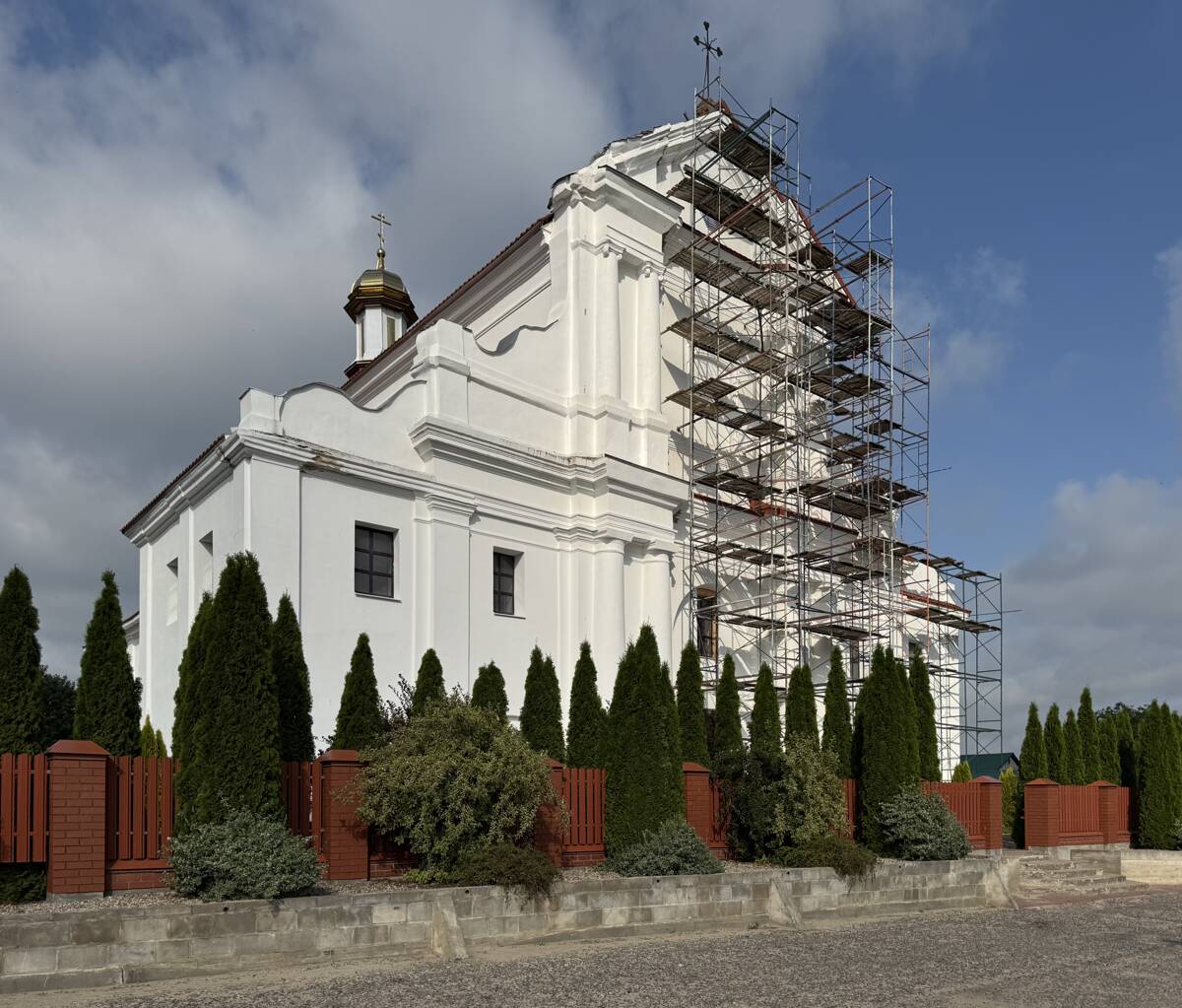 Церковь Воздвижения Креста Господня, Вистычи (Брестский район, Беларусь, Брестская область). документальные фотографии, Ремонт восточного фасада