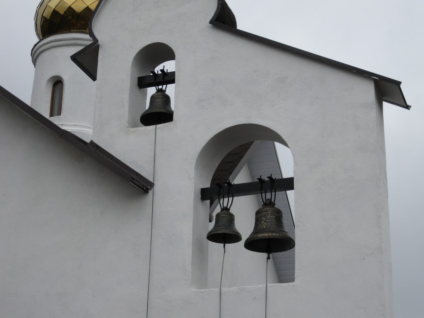 Церковь Сергия Радонежского, Кирово (Сосковский район, Орловская область). архитектурные детали, 08.10.2010г. Освящение колоколов.с. Кирово