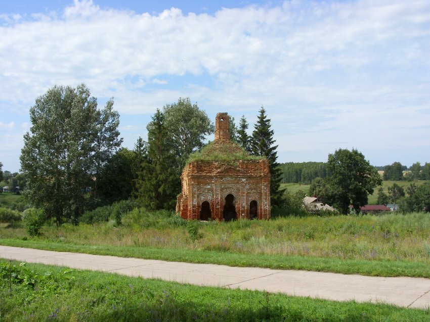 Церковь Покрова Пресвятой Богородицы, Кошелево (Дмитровский район, Орловская область). общий вид в ландшафте, Общий вид церкви в ландшафте