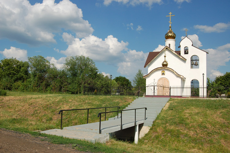 Церковь Сергия Радонежского, Кирово (Сосковский район, Орловская область). общий вид в ландшафте