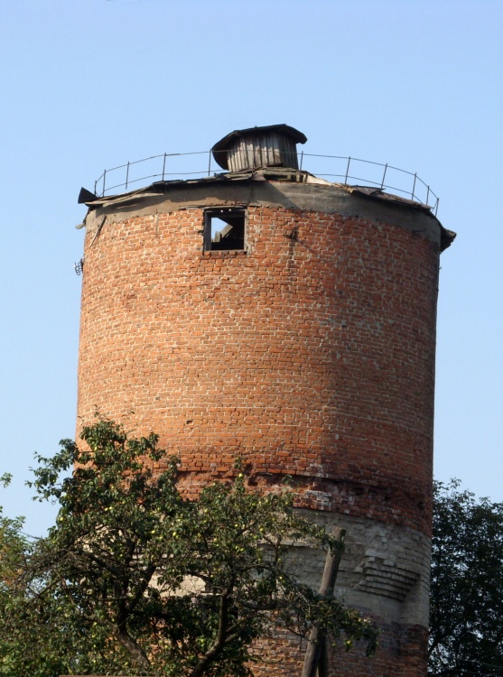 Неизвестная церковь, Дмитровск (Дмитровский район, Орловская область). архитектурные детали, Городская водонапорная башня, служившая колокольней церкви.
