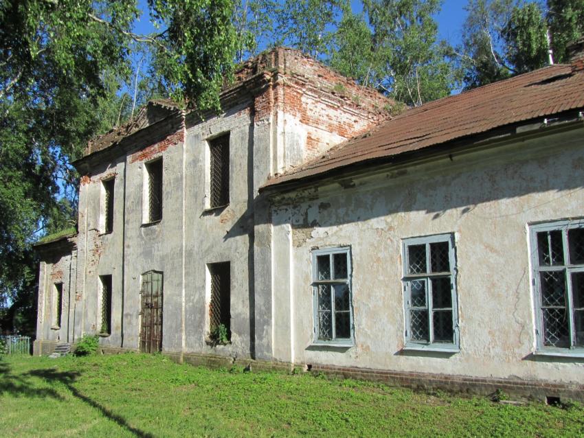 Милюково. Церковь Николая Чудотворца. общий вид в ландшафте, трапезная и основной объем, северная сторона