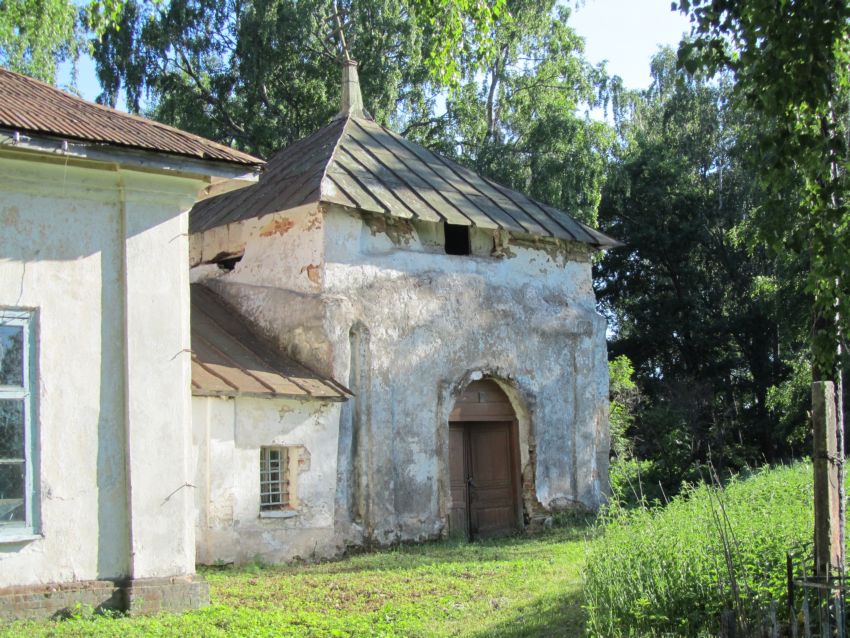 Церковь Николая Чудотворца, Милюково (Новодугинский район, Смоленская область). фасады, паперть в нижнем ярусе бывшей колокольни, вид с северо-востока