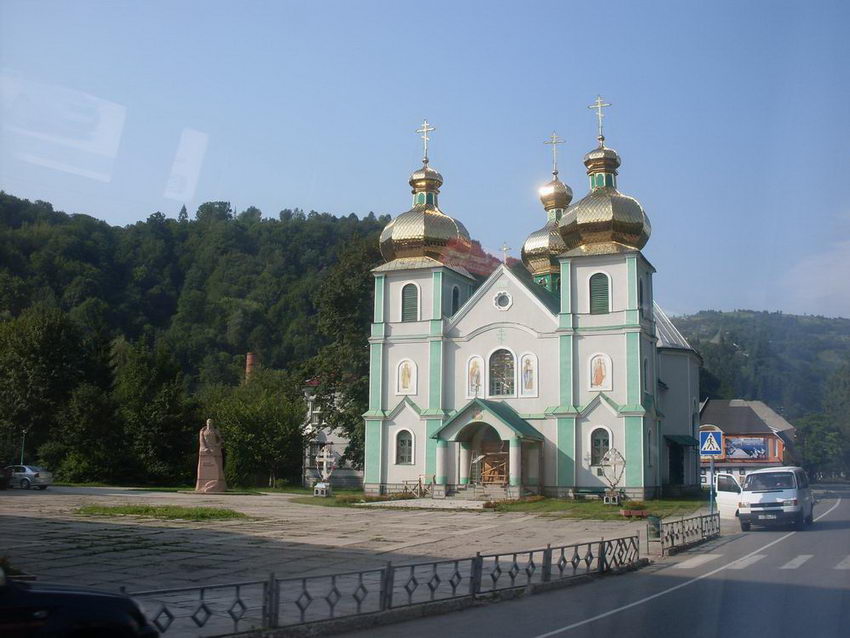 Собор Сошествия Святого Духа, Рахов (Раховский район, Украина, Закарпатская область). фасады