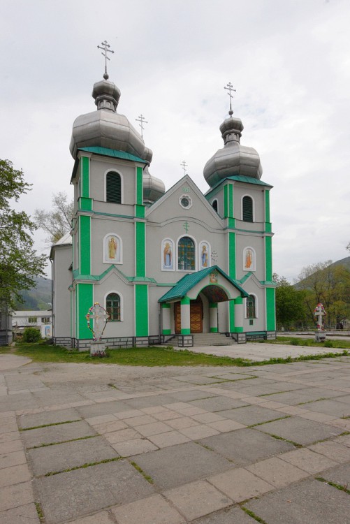 Собор Сошествия Святого Духа, Рахов (Раховский район, Украина, Закарпатская область). фасады