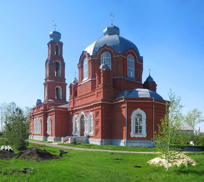 Александровка. Церковь Казанской иконы Божией Матери. общий вид в ландшафте, Снято в Мае 2012 года.