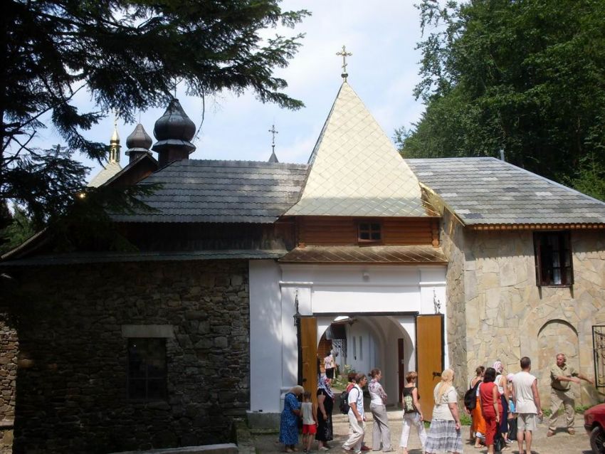 Манявский скит, Манява (Ивано-Франковский район, Украина, Ивано-Франковская область). фасады