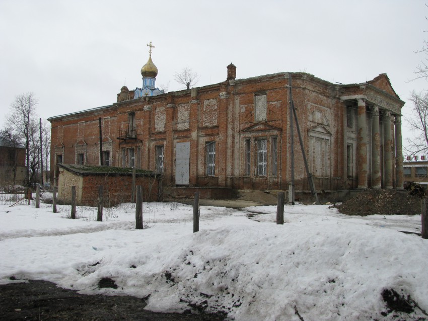 Ухолово. Церковь Троицы Живоначальной. общий вид в ландшафте