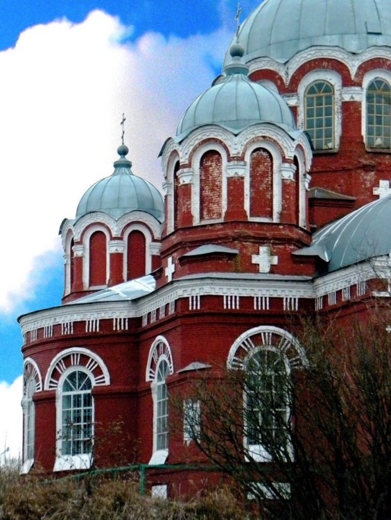 Церковь Троицы Живоначальной, Карпунёвка (Поныровский район, Курская область). фасады