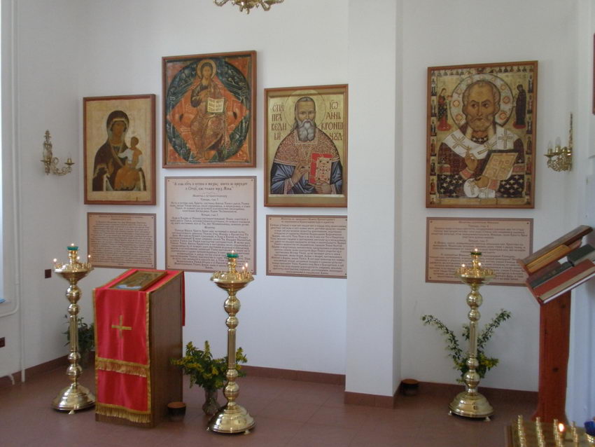 Часовня Иоанна Кронштадтского на вокзале Калуга-1, Калуга (Калуга, город, Калужская область). интерьер и убранство, Фото сделано с благословения священника Георгия Казанцева