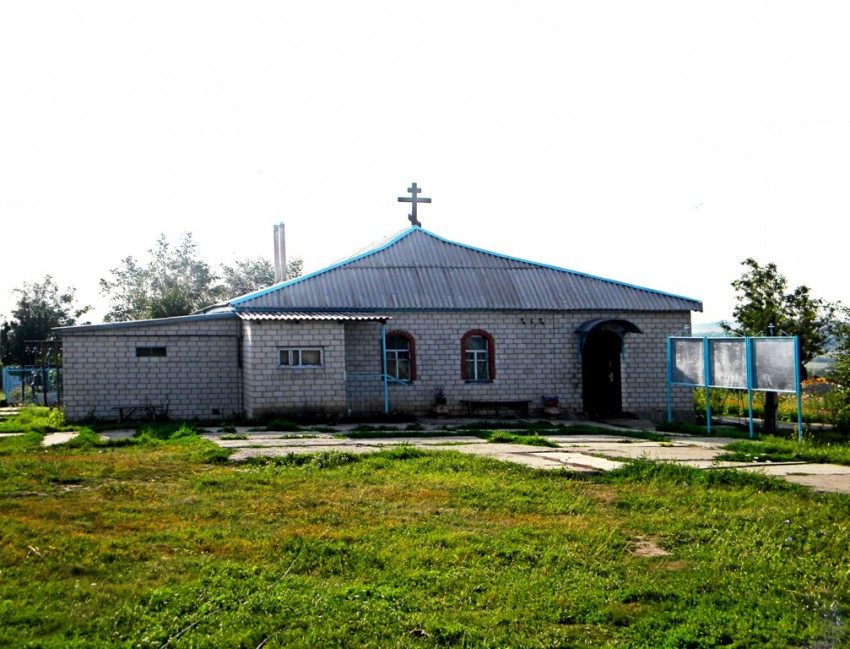 Церковь Покрова Пресвятой Богородицы (временная), Удеревка (Черемисиновский район, Курская область). общий вид в ландшафте