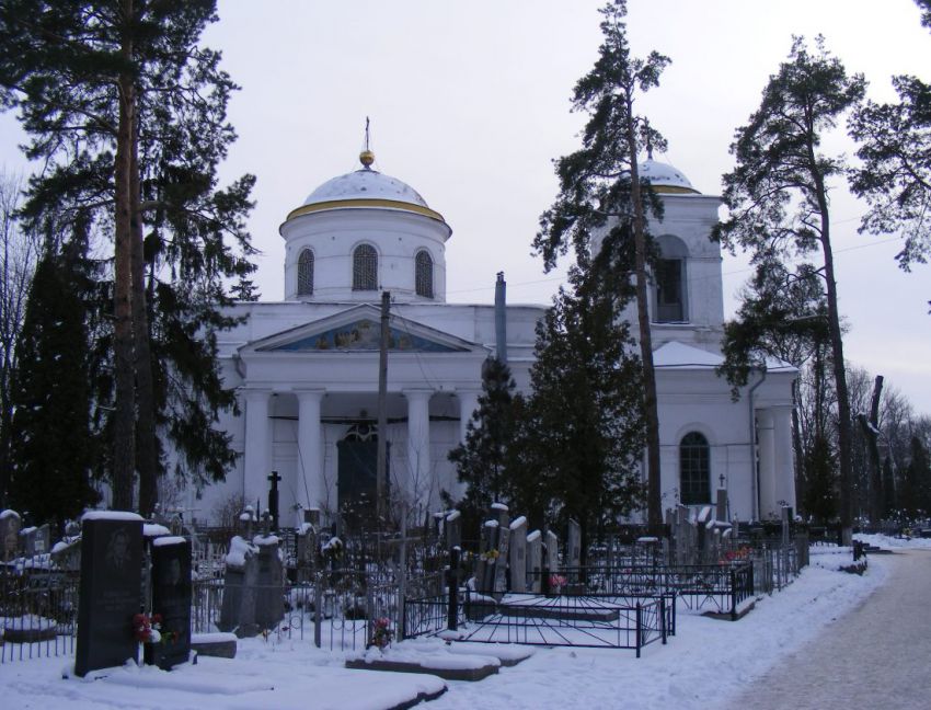 Церковь Петра и Павла, Сумы (Сумской район, Украина, Сумская область). фасады, Церковь на кладбище
