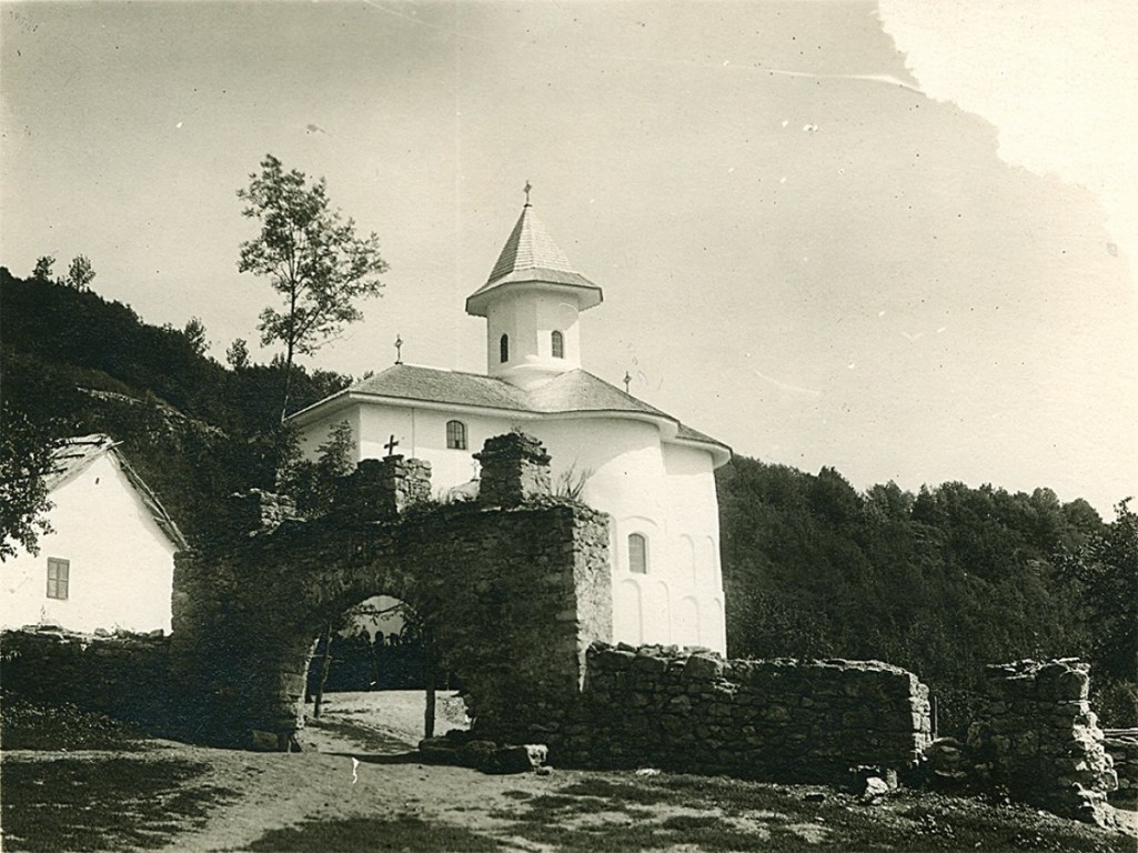 Троицкий женский монастырь, Рудь (Сорокский район, Молдова). архивная фотография, Фото с сайта: http://fototecaortodoxiei.ro/623-biserica-manastirii-rughi-jud-soroca-dupa-restaurare