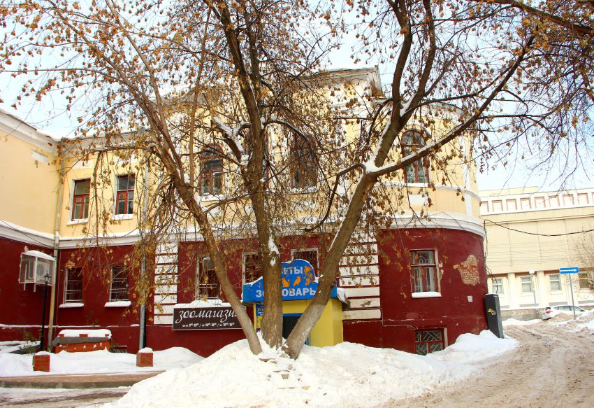Домовая церковь Благовещения Пресвятой Богородицы при бывшем Мариинском детском приюте, Вятка (Киров) (Вятка (Киров), город, Кировская область). общий вид в ландшафте