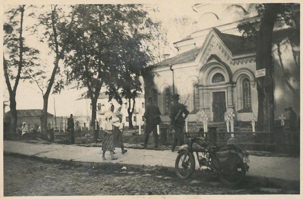 Церковь Николая Чудотворца, Радомышль (Житомирский район, Украина, Житомирская область). архивная фотография, Фрагмент бокового фасада. Фото 1941 г. с аукциона e-bay.de