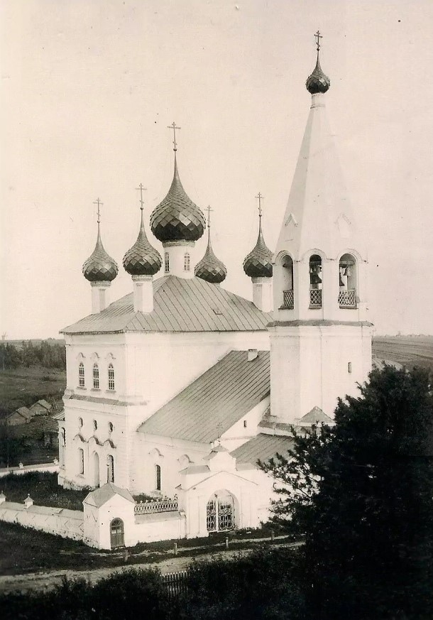 Церковь Димитрия Солунского, Стогинское (Гаврилов-Ямский район, Ярославская область). архивная фотография, Фото с видом церкви Димитрия Солунского. Нач. ХХ века.