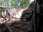 Церковь Параскевы Пятницы, Обвалившаяся кровля и луковичная глава<br>, Сума, урочище (Сумский погост), Пудожский район, Республика Карелия