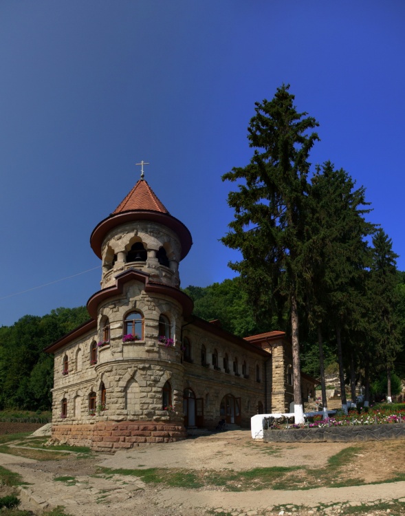 Троицкий женский монастырь, Рудь (Сорокский район, Молдова). общий вид в ландшафте