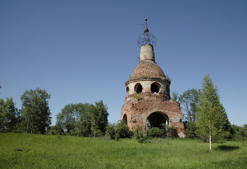 Церковь Смоленской иконы Божией Матери, Ивановское (Мышкинский район, Ярославская область). общий вид в ландшафте