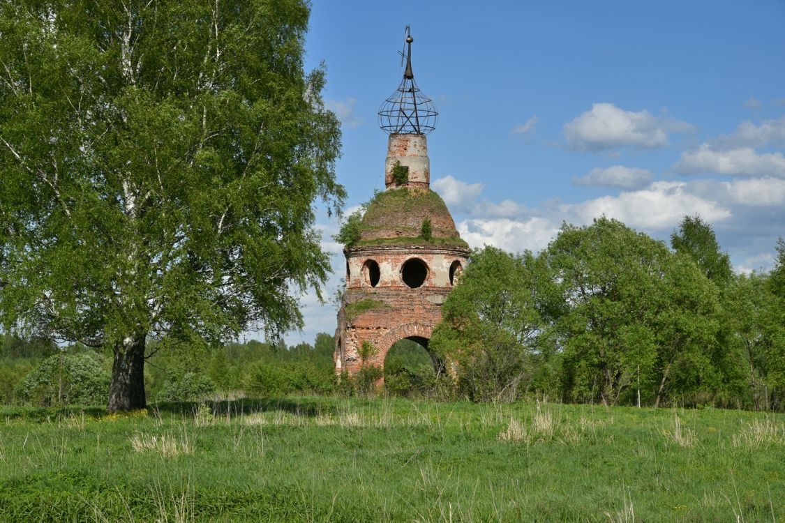 Церковь Смоленской иконы Божией Матери, Ивановское (Мышкинский район, Ярославская область). общий вид в ландшафте, Общий вид с запада