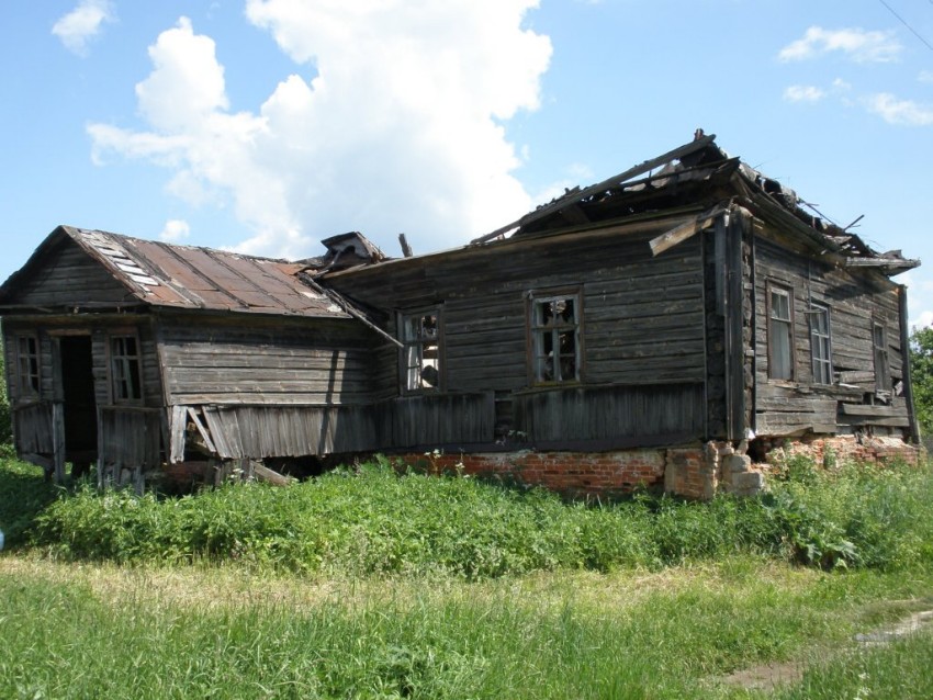 Сретенский скит, Тихонова пустынь (Калуга, город, Калужская область). дополнительная информация, Развалины восточных братских келий