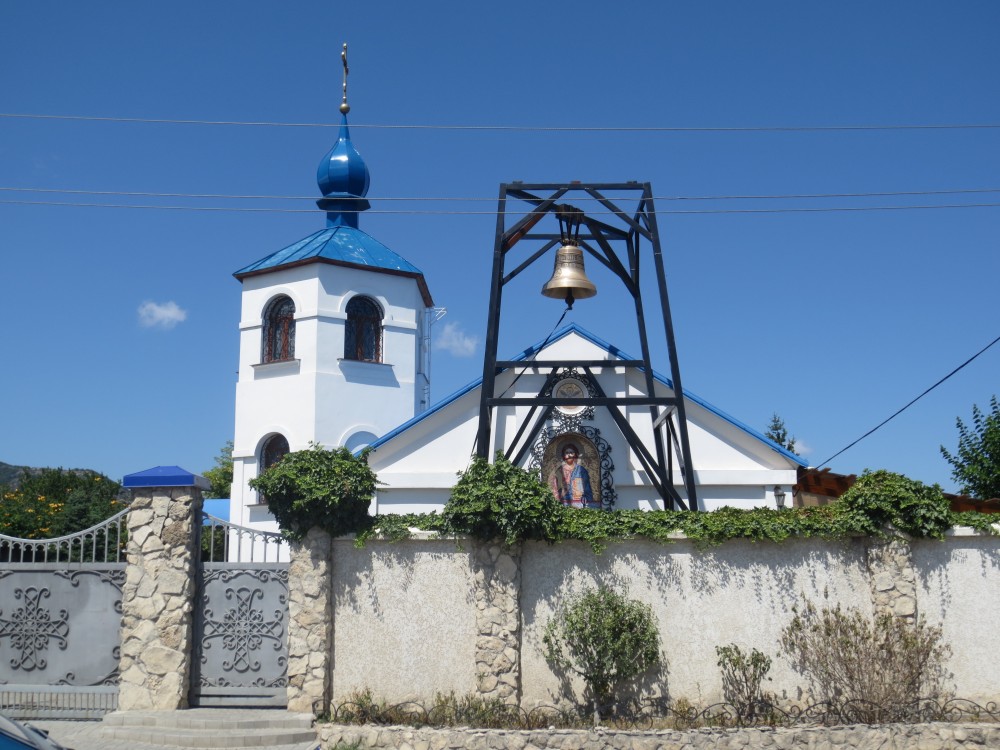 Старый Крым. Церковь Пантелеимона Целителя. фасады