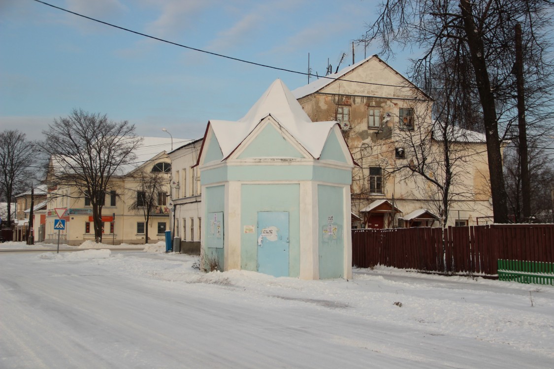 Неизвестная часовня, Углич (Угличский район, Ярославская область). общий вид в ландшафте