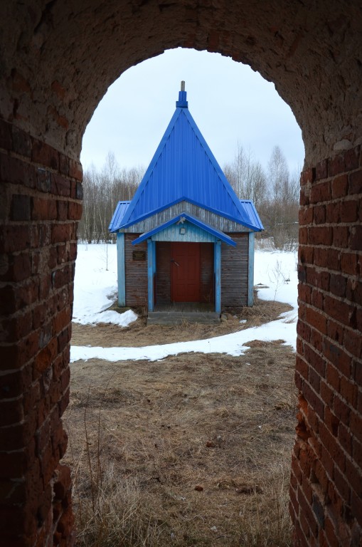 Часовня Успения Пресвятой Богородицы, Бережки (Кировский район, Калужская область). фасады