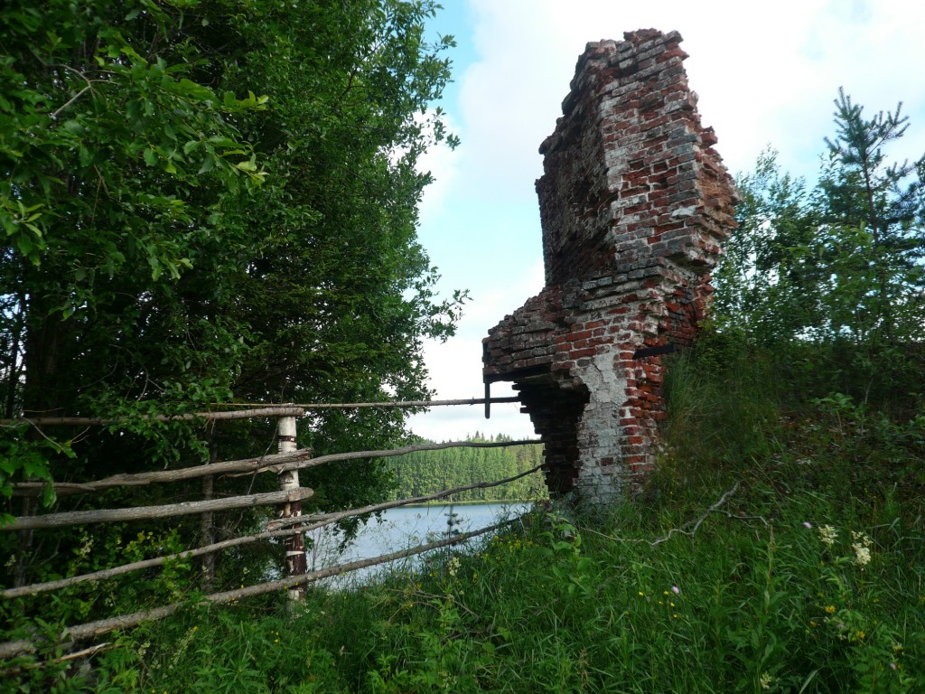 Макариева Хергозерская пустынь, Макарий, урочище (Каргопольский район, Архангельская область). дополнительная информация, Остатки  колокольни