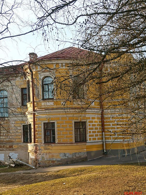 Домовая церковь Троицы Живоначальной при бывшем реальном училище, Гатчина (Гатчинский район, Ленинградская область). фасады