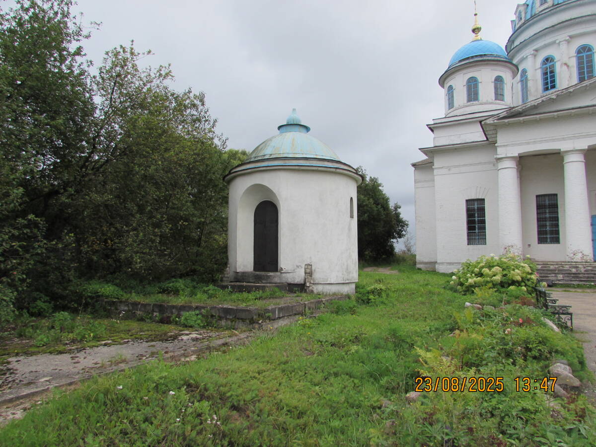 Неизвестная часовня, Новое (Переславский район и г. Переславль-Залесский, Ярославская область). общий вид в ландшафте