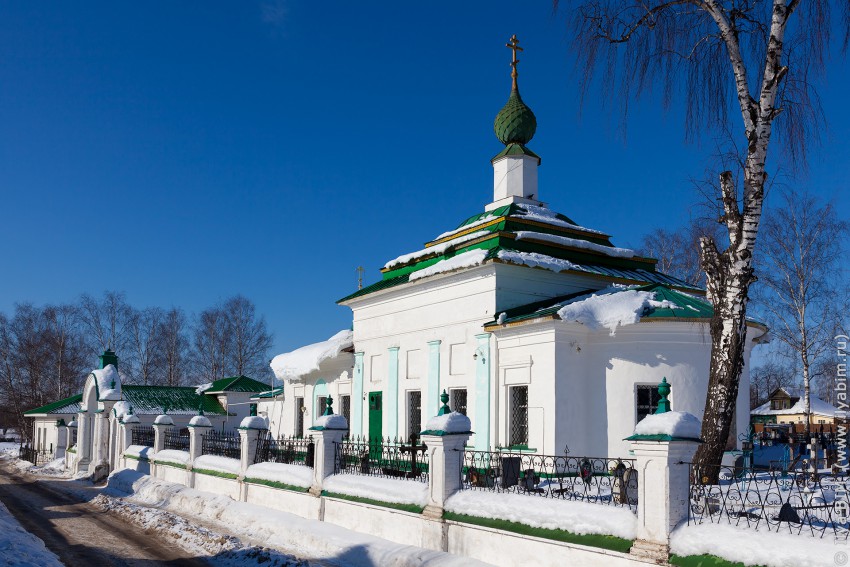 Ярославль. Церковь Троицы Живоначальной в Смоленском. общий вид в ландшафте
