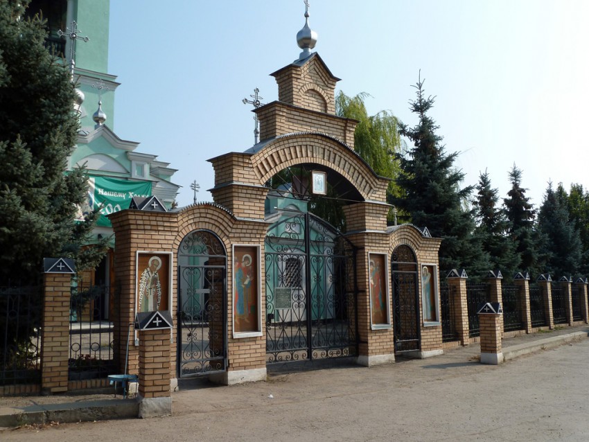 Церковь Троицы Живоначальной, Екатериновка (Безенчукский район, Самарская область). дополнительная информация, Святые ворота
