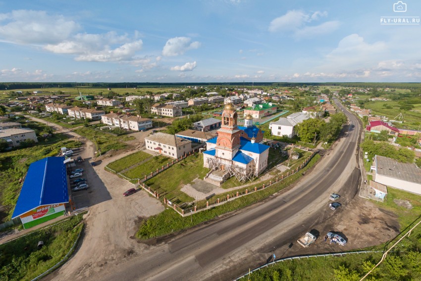 Церковь Покрова Пресвятой Богородицы, Покровское (Каменский район (Каменский ГО), Свердловская область). общий вид в ландшафте