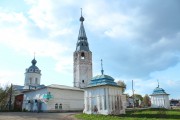 Храмовый комплекс. Церкви Рождества Пресвятой Богородицы и Троицы Живоначальной, Вид с юго-востока: храм Рождества Пресвятой Богородицы, шатровая колокольня, Пятницкая и Троицкая часовни<br>, Писцово, Комсомольский район, Ивановская область