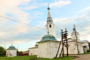 Храмовый комплекс. Церкви Рождества Пресвятой Богородицы и Троицы Живоначальной, Вид с северо-востока: Пятницкая часовня, Троицкая часовня и храм Рождества Пресвятой Богородицы<br>, Писцово, Комсомольский район, Ивановская область