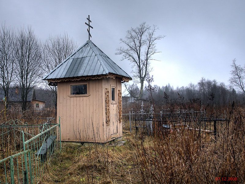 Флоровское. Часовня Николая Чудотворца. общий вид в ландшафте