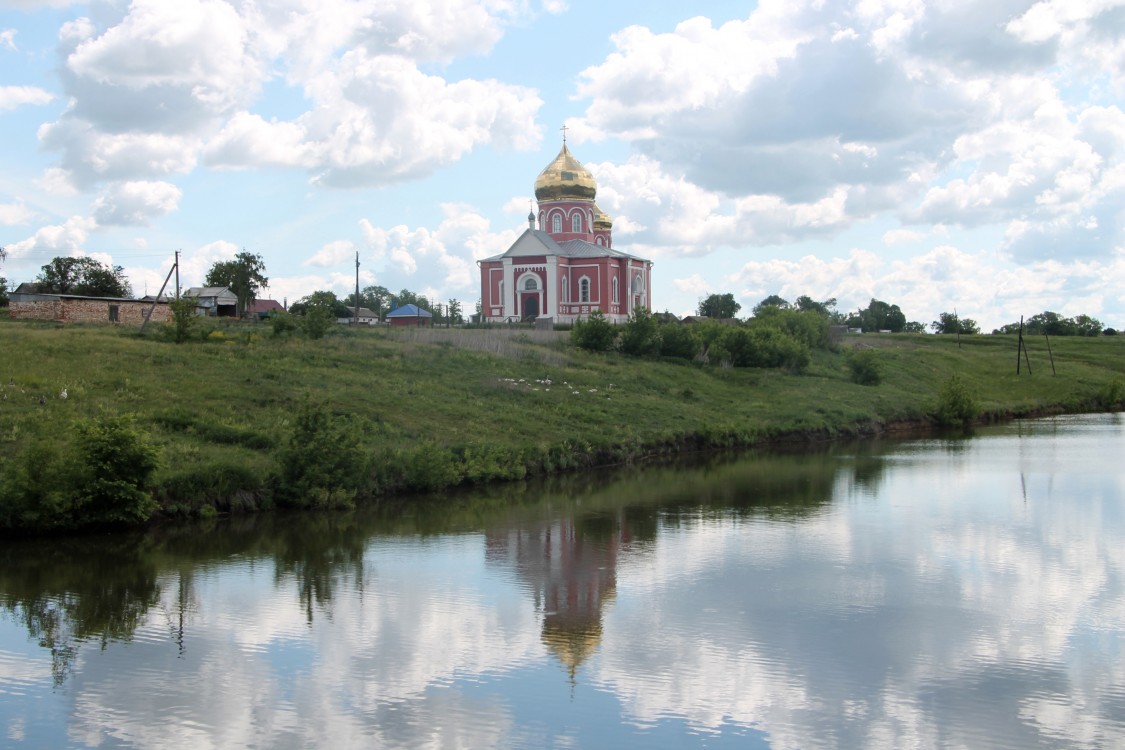 Церковь Введения во храм Пресвятой Богородицы, Верхоупье (Воловский район, Тульская область). общий вид в ландшафте