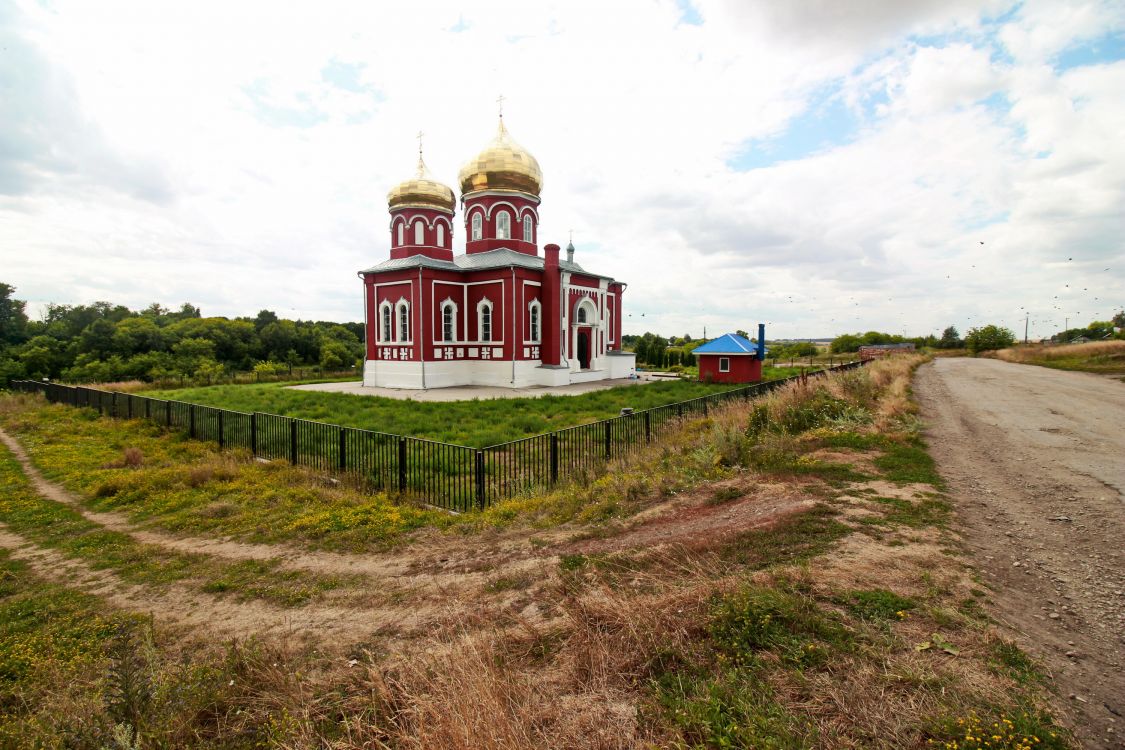 Церковь Введения во храм Пресвятой Богородицы, Верхоупье (Воловский район, Тульская область). общий вид в ландшафте, Вид храма с северо-востока
