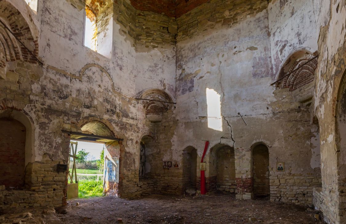 Церковь Троицы Живоначальной, Тормасово (Ефремов, город, Тульская область). интерьер и убранство, Вид на восток в интерьере