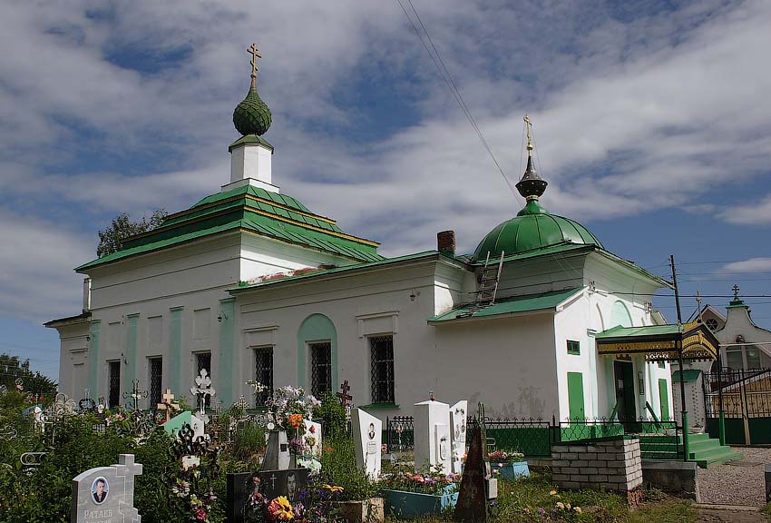Ярославль. Церковь Троицы Живоначальной в Смоленском. общий вид в ландшафте