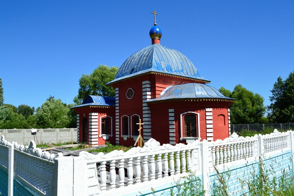 Успенский Вауловский скит. Церковь Успения Пресвятой Богородицы, Ваулово (Тутаевский район, Ярославская область). общий вид в ландшафте, Вновь отстроенная церковь