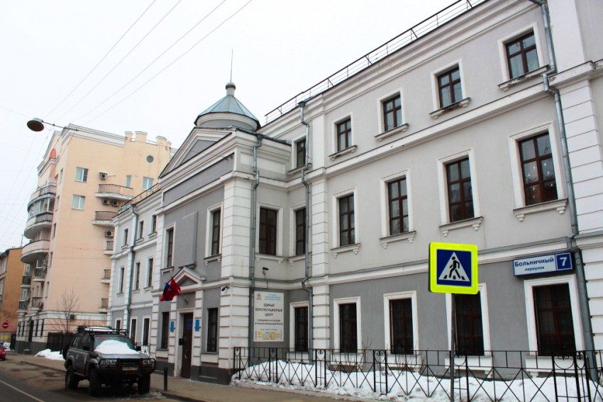 Домовая церковь Воскресения Словущего при приюте для выздоравливающих и детей при Старо-Екатерининской больнице, Мещанский (Центральный административный округ (ЦАО), г. Москва). общий вид в ландшафте, Вид с юго-востока