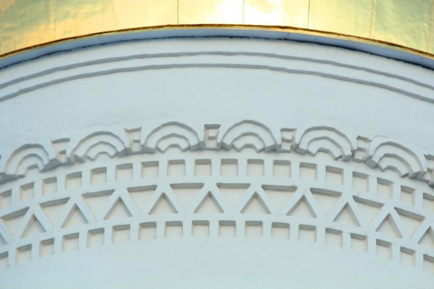Церковь Явления Пресвятой Богородицы Сергию и Михею Радонежским при детском доме для слепоглухих детей, Сергиев Посад (Сергиево-Посадский городской округ, Московская область). архитектурные детали, Фрагмент барабана