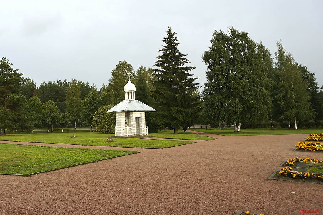 Кировск. Часовня Георгия Победоносца. общий вид в ландшафте