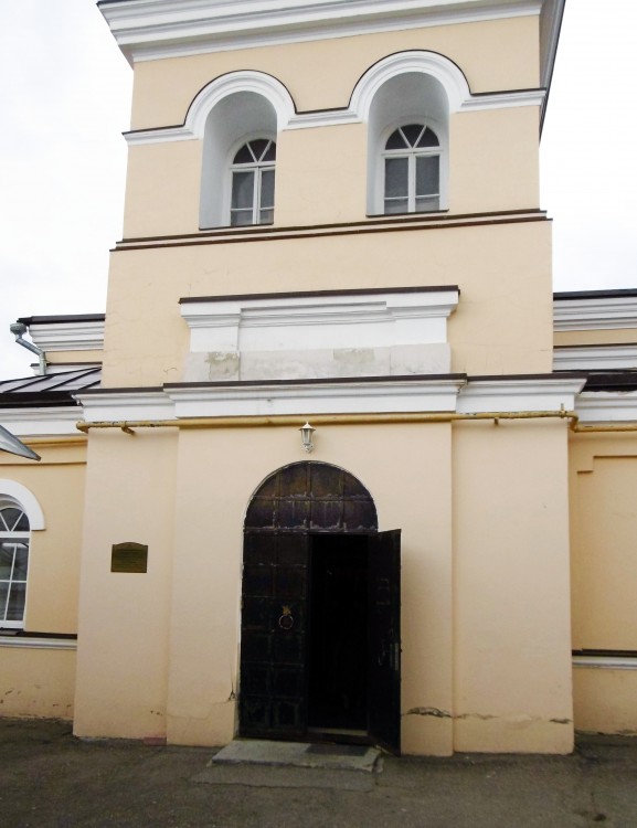 Вольск. Церковь Благовещения Пресвятой Богородицы. фасады, Западный фасад храма с вратами 