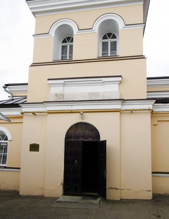 Церковь Благовещения Пресвятой Богородицы, Вольск (Вольский район, Саратовская область). фасады, Западный фасад храма с вратами 